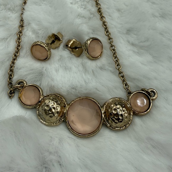 Vintage Avon Gold Tone light peachy pink Necklace & Earrings Set Signed SAQ - Picture 5 of 10